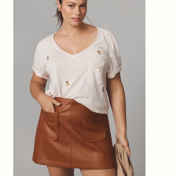 NWT Anthropologie The Lars Classic V-Neck Tee by T.La Embroidered Puppies L - Picture 6 of 11